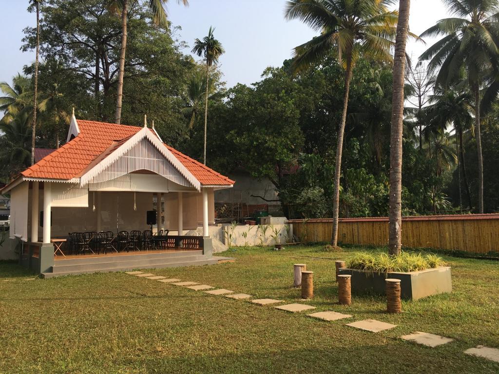 Willow Heights Athirappilly Bagian luar foto